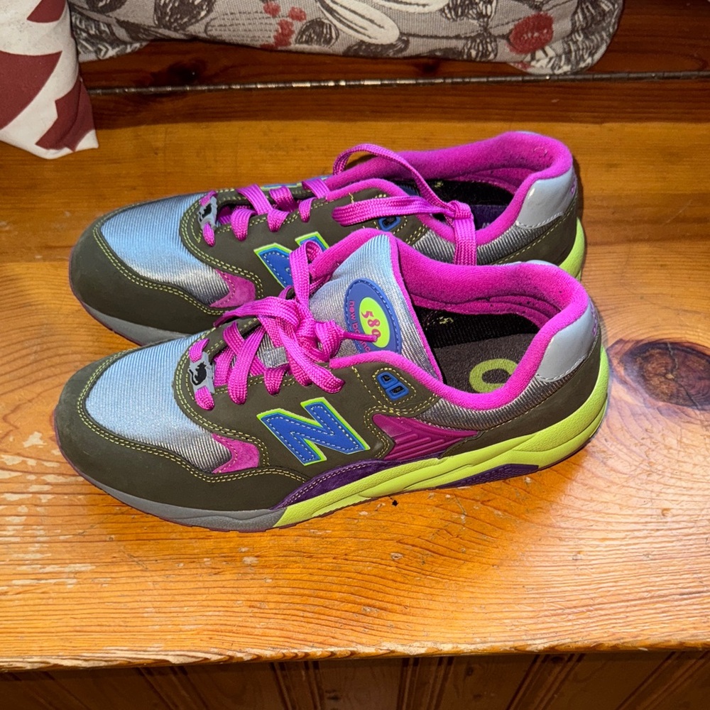New Balance 580  Multicolor Sneakers size 10 perfect shape